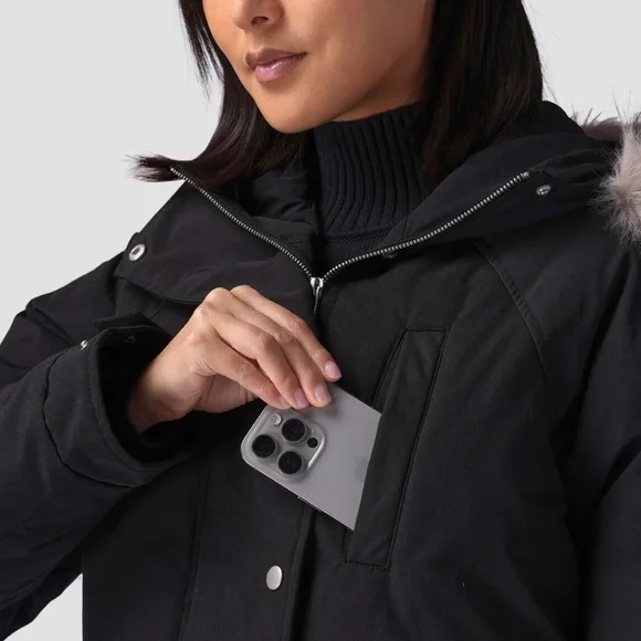 Brand new Basin and Range parka. Size large. Bought final sale but doesn't fit. - Picture 4 of 5